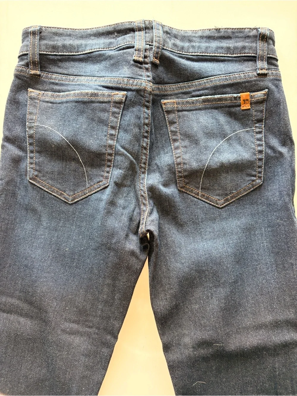 Joe’s jeans dark wash denim mid rise women’s 26 flare leg 33” inseam raw hem - Picture 7 of 7